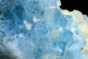 ブルーゾーニング & パイライトとの共生美☆彡 幾何学的ミラクルクラスター 天然 フローライト 32g 天然石 結晶 鉱物 標本