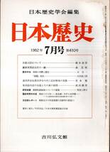 右側にシミが見られます