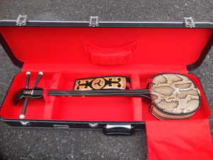  Okinawa sanshin струнные инструменты традиционные японские музыкальные инструменты . лампочка sanshin с футляром * самовывоз возможность товар 