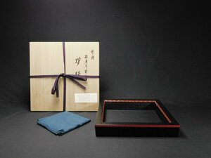 【宝扇】B-1515 茶道具/炉縁 布摺 押面朱 松唐草/佐々木宗章 作/共箱/美品