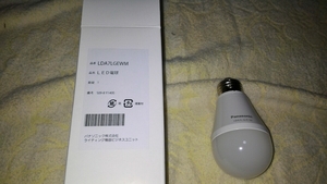 ＬEＤ電球、ＬＤA7ＬＧEWＭ,電球色相当、100Ｖ7.3W,一般家庭用の白熱電球ならほぼ合います。白色というより赤色っぽい灯りです。