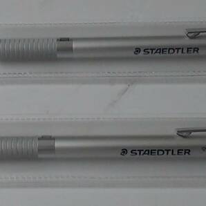 【STAEDTLER】《超定番》「シャープペンシル」新品未使用品【「0.5㎜と0.3㎜」の2本セット】《ホルダーの色合いはシルバーです》「D」