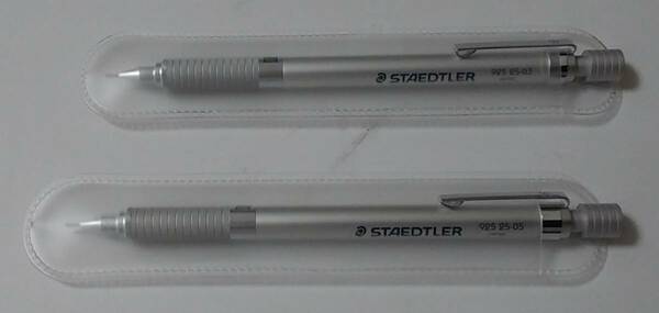 【STAEDTLER】《超定番》「シャープペンシル」新品未使用品【「0.5㎜と0.3㎜」の2本セット】《ホルダーの色合いはシルバーです》「D」