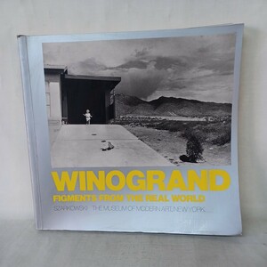 「Garry Winogrand: Figments from The Real World」ギャリー・ウィノグランド. ジョン・シャーカフスキー 著. ニューヨーク近代美術館など