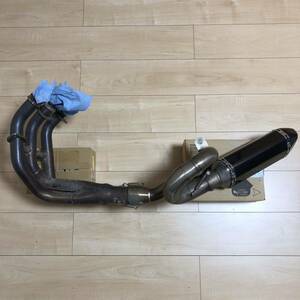 【中古】ヤマハ MT09 2017モデルから取外akrapovic? アクラポビッチ？ カーボン サイレンサー フルエキゾースト マフラー R52J