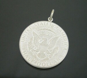 ペンダントトップ シルバー925 ケネディー50セント硬貨ペンダント 表面:大統領の紋章 裏面:ケネディー 1964年 ヘッドのみ