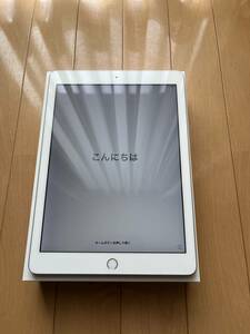 iPad 第６世代 MR7G2J/A Wi-Fiモデル ３２GB シルバー USED品