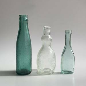 ● 当時物 ガラス瓶 ジュース瓶 牛乳瓶 カレー粉瓶 空瓶 エンボス 和ガラス 古いガラス レトロ 