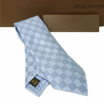 ★C2746 未使用!! ルイヴィトン クラヴァット ダミエ クラシック シルク ネクタイ M67990 ライトブルー 剣先8cm Louis Vuitton メンズ★_画像1