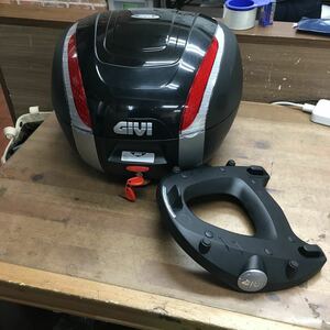 ● バンディット1250F GW72A-102〜外し　GIVI リアボックス