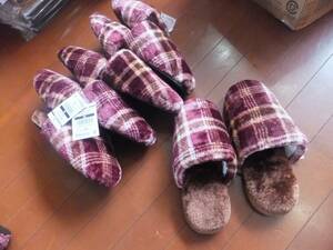  unused goods! red check. boa slippers 5 pair 