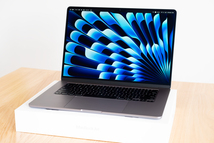 【超美品】MacBook Air M2チップ搭載15インチ 2023年モデル 24GBメモリ 512GBSSD スペースグレイ USキーボード_画像1