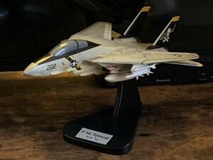 詳細不明 1/48 グラマン F-14 TOMCAT トムキャット 第84戦闘飛行隊 VF-84 USS NIMITZ AJ 202 主翼可変 飛行形態 大型卓上モデル完成品 