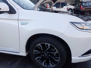 # 143881 三菱 / アウトランダーPHEV / GG2W / Ｇ セーフティＰＫＧ / 右 / フェンダー / W13 パール OUTLANDER KE