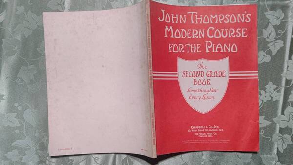 MCMXXXVII1937年 アンティーク ピアノ教本 英国印刷 John Thompson's Modern Course for the piano second grade 挿絵入り初期バージョン