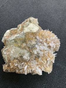 天然石　蛍石原石　重量　約　1.3キロ　高さ約　9.6㌢　横約　16㌢　縦約15㌢