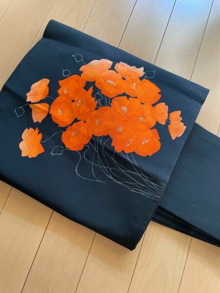 名古屋帯　オレンジの花が差し色で粋な帯です