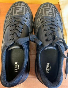 フェンディ　FENDI　メンズ　スニーカー