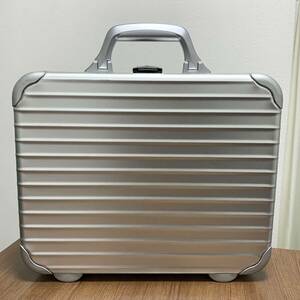 RIMOWA リモワ トパーズ アタッシュケース 未使用ショルダーストラップ付き