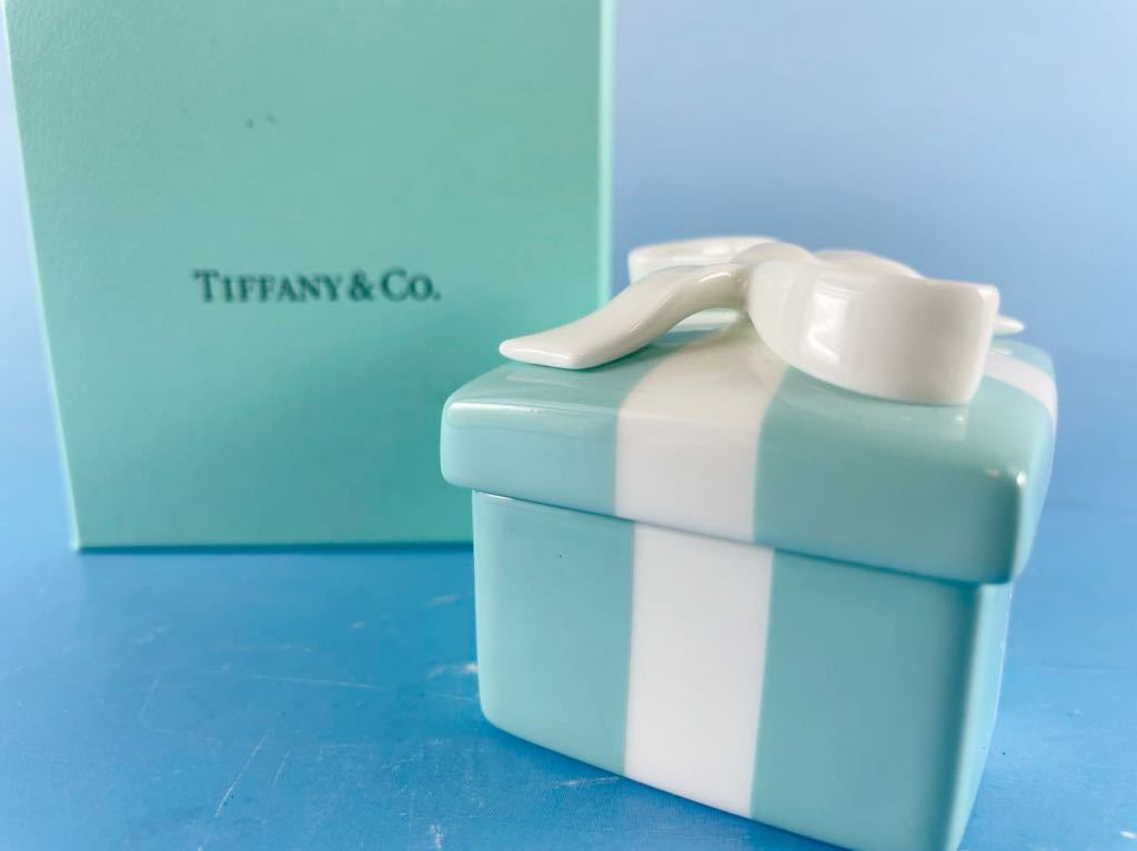 新作人気 美品 Tiffany&Co. ティファニー ホリデー 陶器製 小物入れ