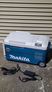 送料無料！中古即決！Makita マキタ 40V　18V コードレス保冷温庫　青　CW001GZ　本体電源コードのみ