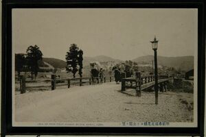 14513 戦前 絵葉書 山形県 羽前 赤湯 花見橋より公園を望む人力車 街灯 桜 山形市 吉野屋絵葉書店製