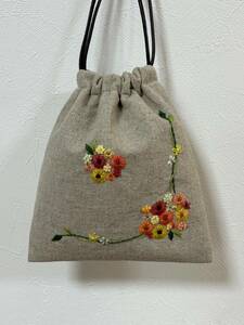 ☆ハンドメイド　お花の手刺繍　かわいい巾着　オレンジ系　カラフルフラワー　イエロー　ギフト　ハーフリネン　ボタニカル☆