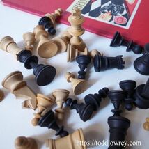 【チェスの本質とは何か】イギリス アンティーク チェスセット 木製 駒 箱付 ボード付 ◆◆Antique Staunton Chessmen & Folding Board◆_画像5