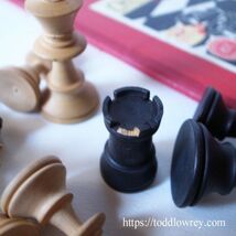 【チェスの本質とは何か】イギリス アンティーク チェスセット 木製 駒 箱付 ボード付 ◆◆Antique Staunton Chessmen & Folding Board◆_画像6