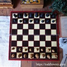 【チェスの本質とは何か】イギリス アンティーク チェスセット 木製 駒 箱付 ボード付 ◆◆Antique Staunton Chessmen & Folding Board◆_画像1