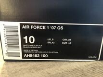 【新品未使用】NIKE AIR FORCE 1 '07 QS ナイキ エアフォース１ US10（28㎝）スニーカー モノグラム_画像3