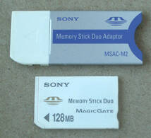 送料無料 SONY ソニー 純正 MEMORY STICK メモリースティック Duo MAGICGATE 128MB MSG-M128A アダプタ付き MSAC-M2 日本製 MADE IN JAPAN_画像1