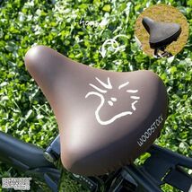 ピーナッツ スヌーピー ウッドストック 自転車サドルカバー ブラウン 一般サドル用_画像1