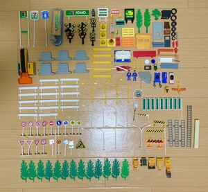 トミカタウン 情景部品 信号機 ガードレール 街路樹 等 まとめ まとめて 大量 ジャンク 60サイズ 1円〜