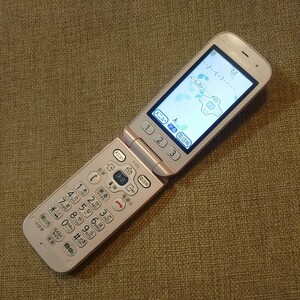 美品 F-01G docomo 液晶に購入時のフィルム貼ったまま