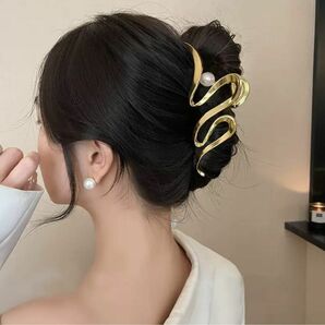 レディースヘアアクセバレッタ ヘアクリップ パール　韓国 髪留めまとめ髪　ゴールド金　高級感　着物　和装 バンズクリップ　新品