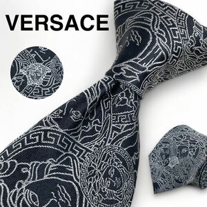 新品未使用美品 VERSACE ヴェルサーチェ メデューサロゴ総柄ワンポイント メンズブランドイタリア製シルク100ネクタイ黒ナロータイブラック