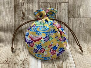 巾着袋 巾着　沖縄　紅型　びんがた　プリント生地　和柄　丸底　ハンドメイド ミニ巾着 drawstring bag Japanese pattern handcrafted