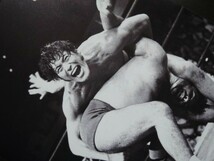 A4 額付き ポスター アントニオ猪木 Antonio Inoki タイガージェットシン 卍固め 1974 プロレス _画像2