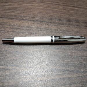 ペリカン　ボールペン　ホワイト　pelikan