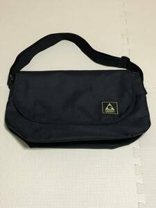 * new goods * unused * home storage goods *GERRY Jerry messenger bag shoulder bag outdoor commuting going to school black 