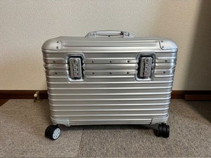 ★新品　最新作 リモワ オリジナル パイロット　RIMOWA ORIGINAL Pilot 