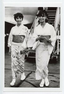 ［フォト4x6］ 浜美枝 & 若林映子 1 映画女優写真(小) 007は二度死ぬ