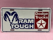 240118●値下げ○Dodge Trucks　ダッジ ラム　RAM TOUGH　ロゴプレート　ライセンスプレート　アメ車　雑貨　現状品○●_画像1