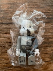  KAWS COMPANION 人体模型 100% グレー箱付き　OriginaFake　BE@RBRICK　MEDICOMTOY