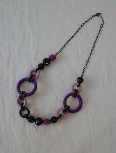 ネックレス　フェルト　冬素材　紫×黒