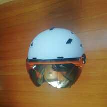 新品未使用 バイザー ヘルメット サイズ L（58cm～61cm）カラー マットホワイト スノーボードヘルメット スキーヘルメット ゴーグル _画像2