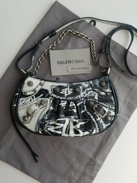 新品 BALENCIAGA バレンシアガ LE CAGOLE グラフィティ ミニ バッグ ブラック 695814210G61090