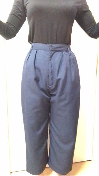 AZULクロップドパンツ薄手の春夏秋用 ネイビー