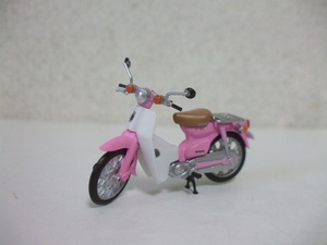 アオシマ カプセルトイ　Honda Super Cub　スーパーカブ コレクション　スタンダード(ピンク)　1/32　